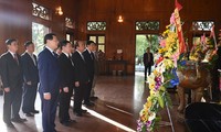 フック首相、キムリェン村にあるホーチミン主席の記念地区を訪れる