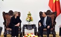 フック首相、ハーバード大学学長と会見