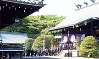 安倍首相 靖国神社の春の例大祭に真榊を奉納