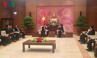 フォン国会副議長、ラオス国会副議長と会見