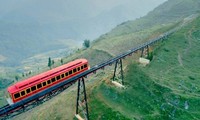 ファンシーパン山を結ぶ登山鉄道