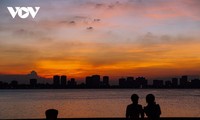 夕方におけるホーテイ（西湖）の美しさ