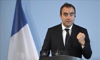 フランス国防相 ディエンビエンフー作戦の勝利を記念する式典に参列