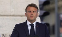 次期首相指名急ぐマクロン仏大統領、元大統領らと会談