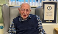 世界最高齢男性が112歳で死去 英国のティニスウッドさん