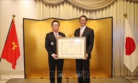 ホアン・ビン・クアン元党中央対外委員長 日本政府から旭日重光章を受章