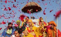 人類最大の集い、ヒンズー教大祭「クンブメーラ」が開幕 インド