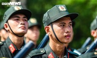 炎天下でも揺るがぬ警察学校生の気概