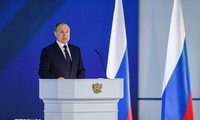 プーチン大統領、マドゥロ政権への支持を表明 経済協力も協議