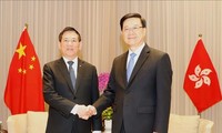 フォック副首相、李家超香港行政長官と会談
