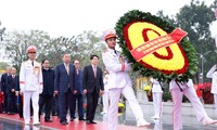 党・国家指導者がホーチミン廟を参拝