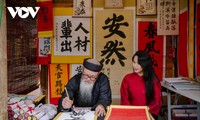 新春に文字を求める慣わし ― ベトナムに息づく書の文化
