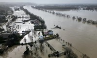 フランス 台風「ペドロ」で大雨と浸水被害 4県に最高レベルの警戒