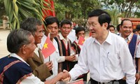 Presiden  Vietnam Truong Tan Sang  melakukan kunjungan kerja di provinsi Kontum.