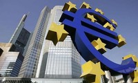 Pimpinan EU berkomitmen mempertahankan Yunani dalam eurozone.