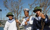 Gifts for lunar new year reached soldiers on Truong Sa Island