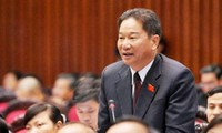 越南13届国会4次会议讨论1992年宪法修正案和土地法修正草案