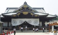 日本内阁总务大臣参拜靖国神社遭到邻国抗议