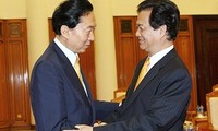 阮晋勇总理会见原日本首相鸠山由纪夫