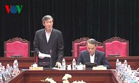 越共中央宣教部部长丁世兄与山萝省省委常委会座谈