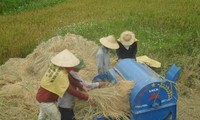 莱州省珊藤乡越过困难建设新农村