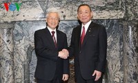 阮富仲会见日本国会参议院议长山崎