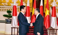 阮晋勇总理会见日本国会参议院议长山崎正昭