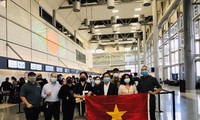 新冠肺炎疫情：将在美国的340多名越南公民接回国