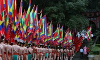 雄王祭祖各项活动隆重举行