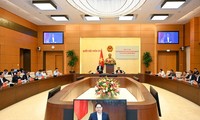 越南国会党团与政府党组召开会议 为第十五届国会第四次会议做好准备