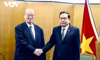 陈青敏会见日本民间外交推进协会会长松泽