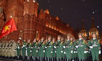 越南官兵参加俄罗斯红场阅兵式彩排