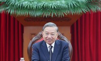 苏林与柬埔寨人民党主席洪森通电话