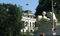 捷克共和国成为欧盟首个限制俄罗斯外交官入境的国家