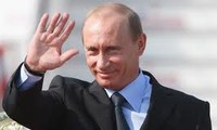 Vladimir Putin meninggalkan jabatan Ketua Partai UR setelah dilantik sebagai Presiden