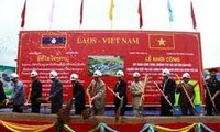 Memperkuat kerjasama perkembangan provinsi-provinsi perbatasan antara Vietnam dan Laos