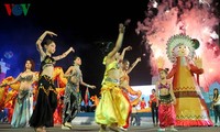 Festival Carnaval Ha Long - 2012 dengan tema "Terhimpun dan Tersebar"