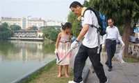 Seorang Jepang yang mencintai danau Hoan Kiem