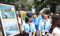 Hari Pesta Mahasiswa dengan laut dan pulau kampung halaman