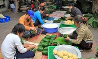 Musim Semi yang bersemarak di desa membuat kue  Chung Tranh Khuc, kota Hanoi