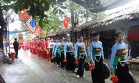 Pesta mengarak ikan sakti awal musim Semi di provinsi Thanh Hoa