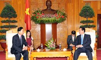 PM Nguyen Tan Dung menerima Mantan PM Jepang, Yukio Hatoyama