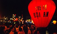 Suara malam bulan purnama di kota lama Hoi An