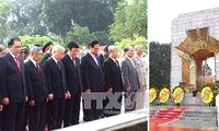 Pemimpin Partai dan Negara berziarah ke Mousolium Presiden Ho Chi Minh sehubungan dengan Hari Nasional Vietnam