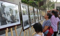 Pameran foto Almarhum Jenderal Vo Nguyen Giap dengan para remaja ibukota