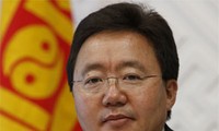 Presiden Mongolia, Tsakhiagiin Elbegdorj melakukan kunjungan kenegaraan di Vietnam