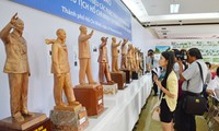 Pameran mengambil pendapat terhadap model perancangan Patung Monumen Presiden Ho Chi Minh