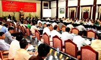 Vietnam dan Laos bertukar pengalaman di bidang ekonomi dan visi 2030