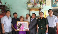 Wapres Vietnam Nguyen Thi Doan menghadiri acara pemberian gelar “Ibu Vietnam heroik” di provinsi Hung Yen