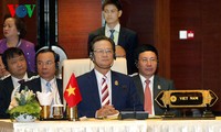 PM Nguyen Tan Dung menghadiri Konferensi Tingkat Tinggi ke-25 ASEAN